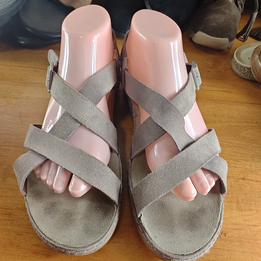 Chaco Wayfarer Otter Comfortable Leather Strappy Slingback Sandals women Size 9